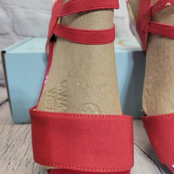 LifeStride Yolo Ankle Strap Sandals - Picture 2 of 7